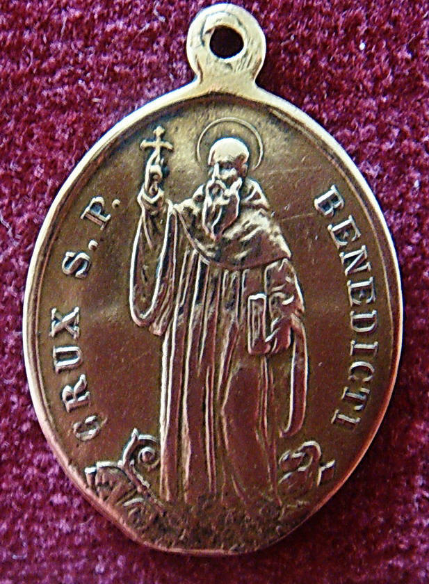 ältere, ovale Form der Benedikts-Medaille