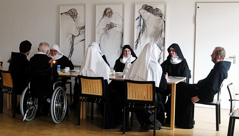 Schwestern des Benediktinerinnenklosters Köln-Raderberg zu Besuch in unserer Abtei (Foto: Albert Altenähr OSB)