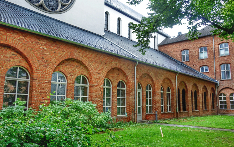 Ein ungewohnter Anblick: Unser Kloster ist wieder gerüstfrei! || Foto: Albert Altenähr OSB